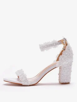 Chaussures de mariée blanches sandales femme de mariage décoré des perles
