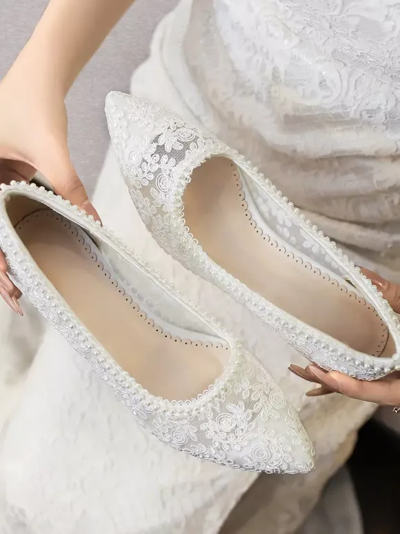 Chaussures de mariée en dentelle à bout pointu et talon compensé