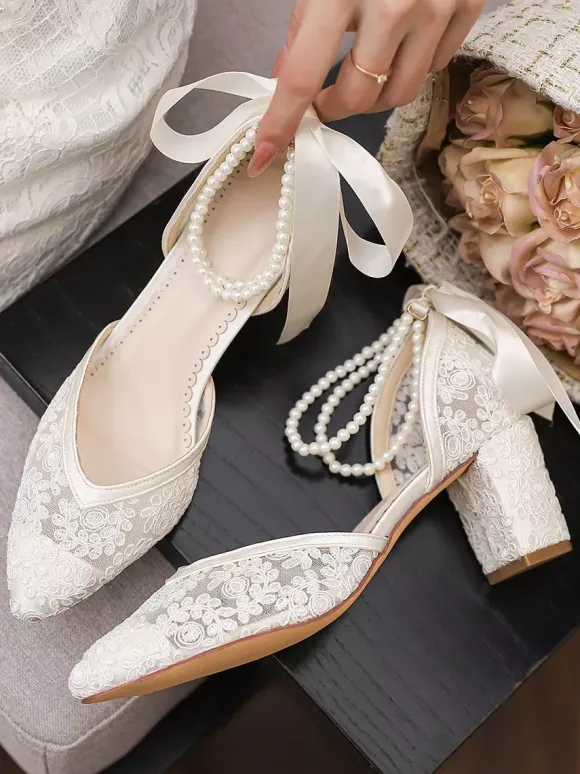 Chaussures de mariée en dentelle bout pointu perles talon compensé bride cheville
