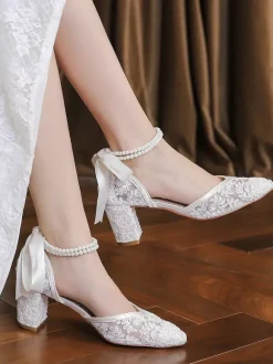 Chaussures de mariée en dentelle bout pointu perles talon compensé bride cheville