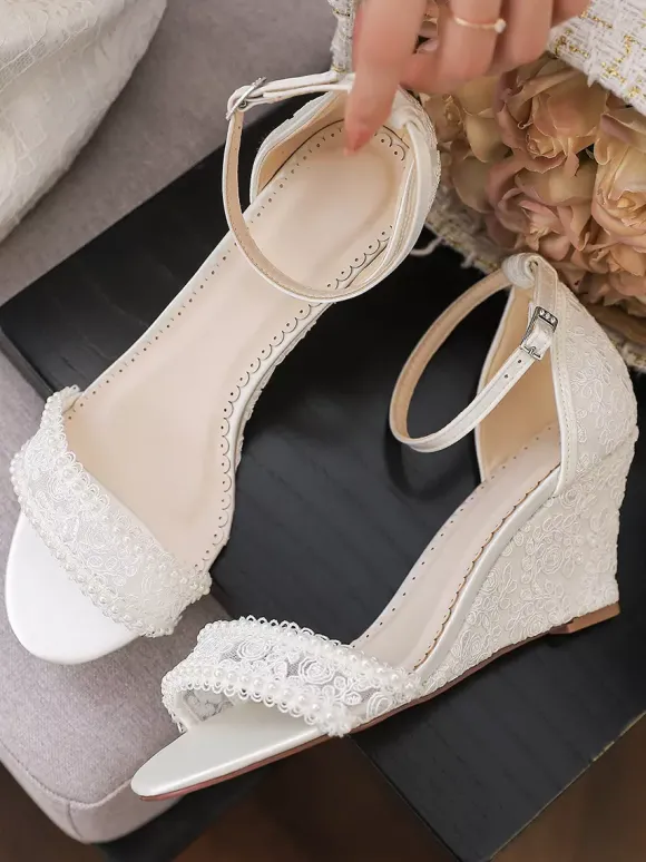 Chaussures de mariée en dentelle bout ouvert perles talon compensé bride cheville