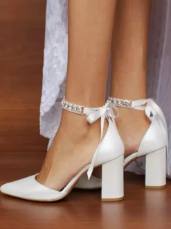 Chaussures de mariée ivoire à talons épais et bout pointu strass lacets 2026