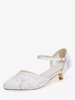 Chaussures de mariée vintage en dentelle bout pointu détail boucle talon chaton
