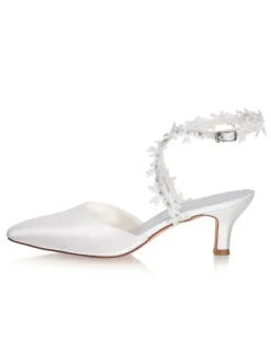 Chaussures femme ivoire bout pointu talon carré en satin