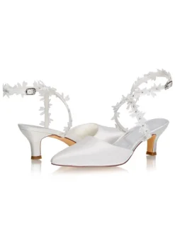 Chaussures femme ivoire bout pointu talon carré en satin