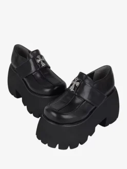 Chaussures gothiques Lolita avec croix noire détails en métal bout rond chaussures Lolita en cuir PU