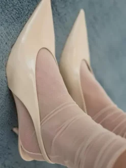 Chaussures Habillées À Bout Pointu Femmes À Bride Arrière Beige