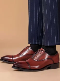 Chaussures habillées en cuir pour hommes chaussures derbies formelles à bout pointu idéales pour le bureau et le bal de promo