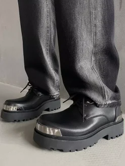 Chaussures habillées pour hommes modernes à bout rond avec détails en métal et cuir PU