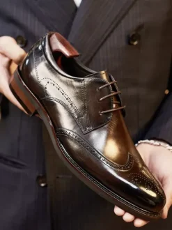 Chaussures habillées pour hommes à bout carré en cuir de vachette Brogue Chaussures de mariage formelles