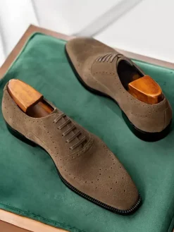 Chaussures Oxford en daim pour hommes bout rond lacets style brogue.
