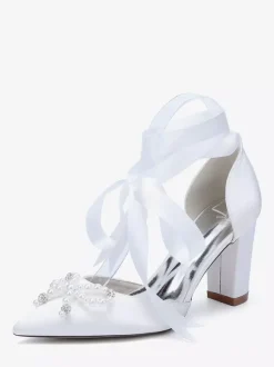 Chaussures de mariage blanches en satin à bout pointu et perles n艙ud et talon épais