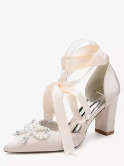 Chaussures de mariage blanches en satin à bout pointu et perles n艙ud et talon épais