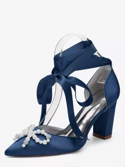 Chaussures de mariage blanches en satin à bout pointu et perles n艙ud et talon épais