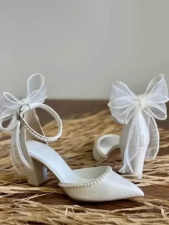 Chaussures de mariage blanches à bout pointu n艙ud perles talon épais