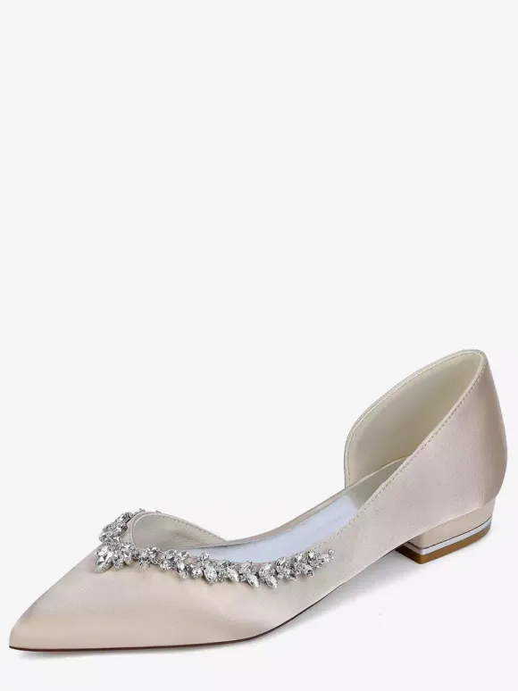 Chaussures de mariage plates ivoire en satin à bout pointu et strass