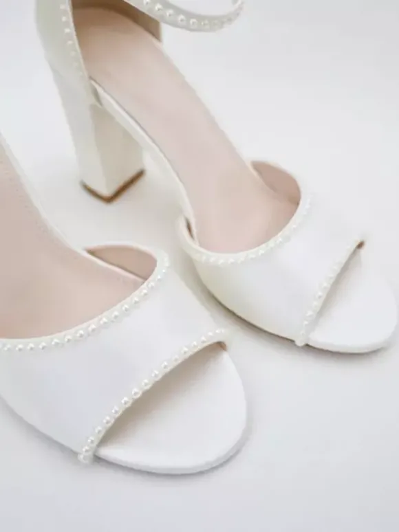 Chaussures de mariage à talons épais Chaussures de mariée à bout ouvert avec perles blanches