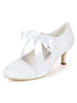 Chaussures de mariage vintage pour femmes en dentelle à talons chaton 2.4 "chaussures de mariée