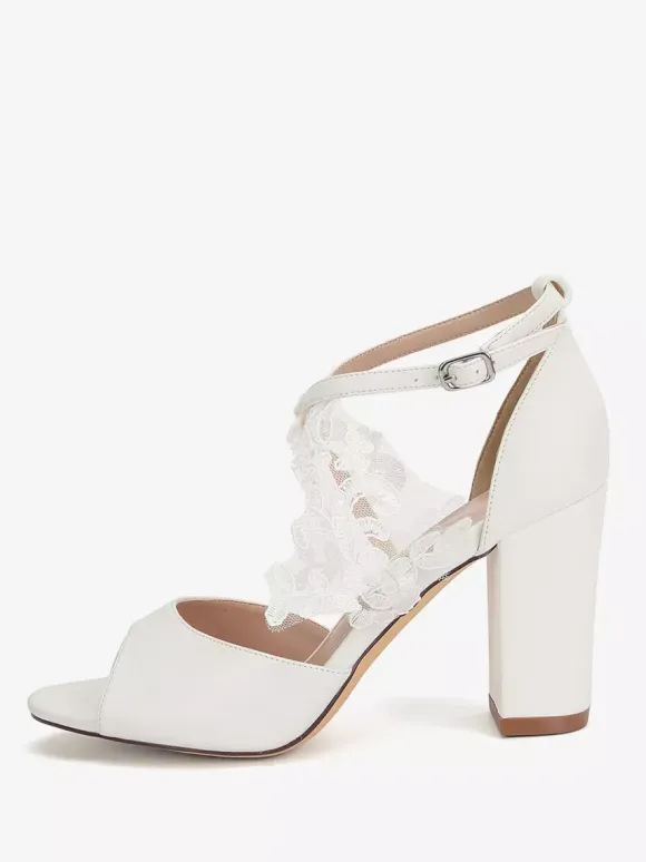 Chaussures de mariée blanches à bout ouvert et talons épais
