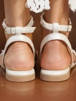Chaussures de mariée Boho à bout ouvert avec détails de fleurs chaussures de mariage plates