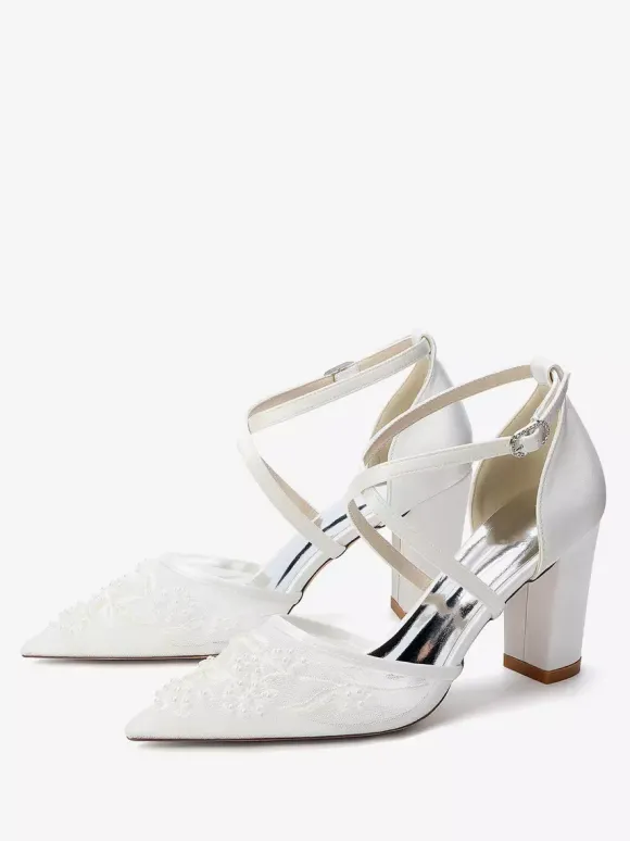 Chaussures de mariée en dentelle pour femmes bout pointu brides croisées talons carrés.