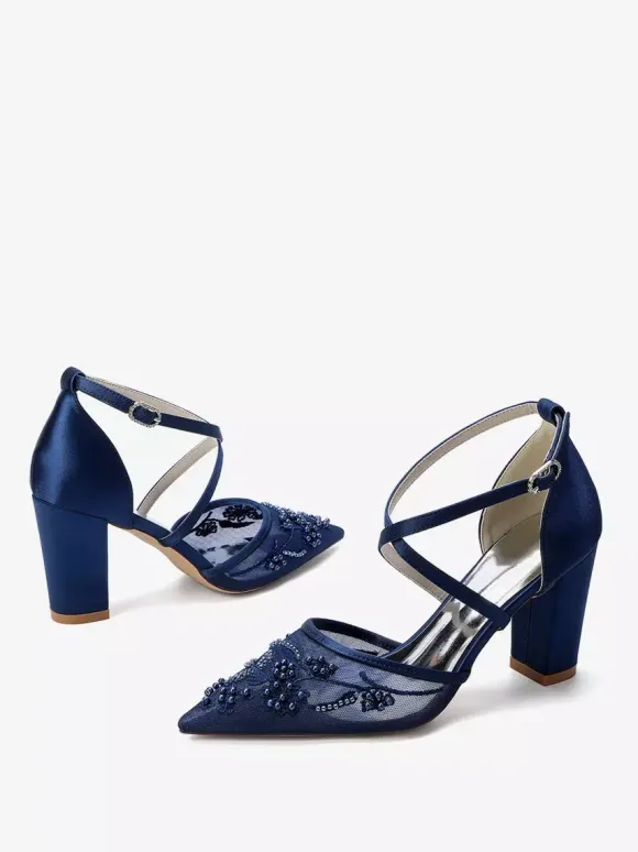 Chaussures de mariée en dentelle pour femmes bout pointu brides croisées talons carrés.