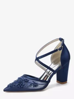 Chaussures de mariée en dentelle pour femmes bout pointu brides croisées talons carrés.