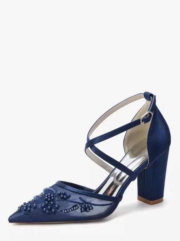 Chaussures de mariée en dentelle pour femmes bout pointu brides croisées talons carrés.