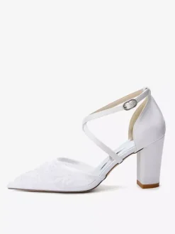 Chaussures de mariée en dentelle pour femmes bout pointu brides croisées talons carrés.
