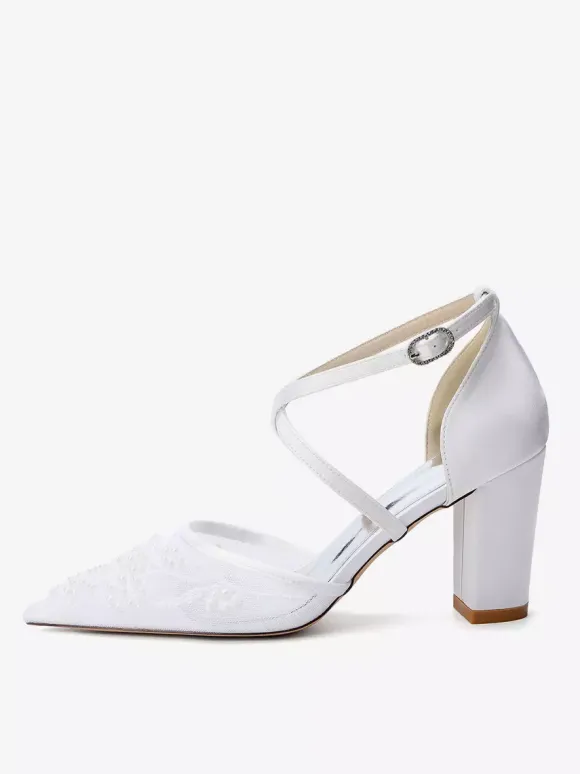 Chaussures de mariée en dentelle pour femmes bout pointu brides croisées talons carrés.