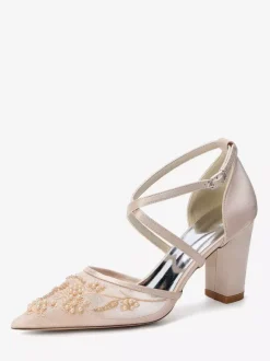 Chaussures de mariée en dentelle pour femmes bout pointu brides croisées talons carrés.