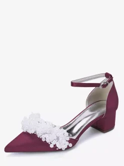 Chaussures de mariée en satin à bout pointu et talons compensés ornés de perles