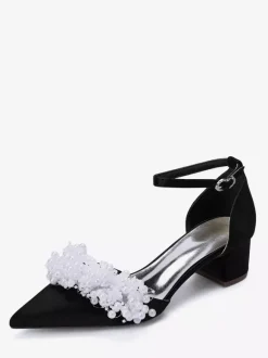 Chaussures de mariée en satin à bout pointu et talons compensés ornés de perles