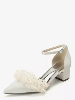 Chaussures de mariée en satin à bout pointu et talons compensés ornés de perles