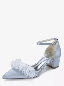 Chaussures de mariée en satin à bout pointu et talons compensés ornés de perles