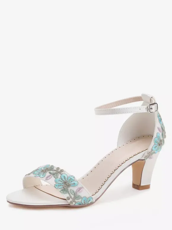 Chaussures de mariée ivoire à bout ouvert et talon compensé brodées de fleurs