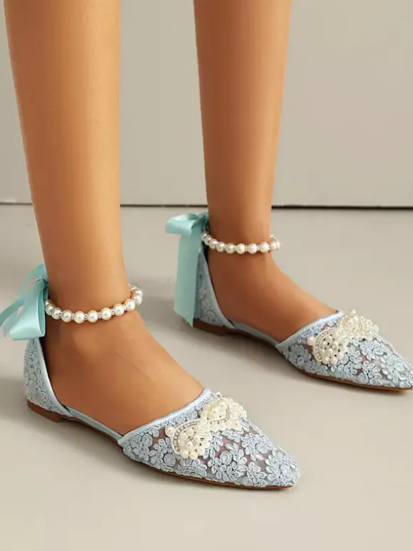Chaussures de mariée plates en dentelle à bout pointu et strass avec bride à la cheville