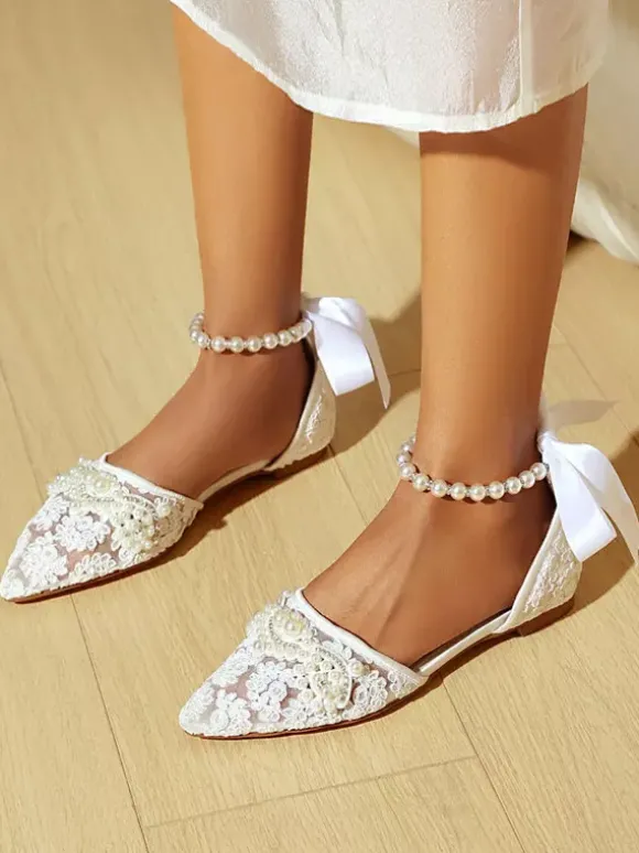 Chaussures de mariée plates en dentelle à bout pointu et strass avec bride à la cheville
