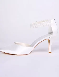 Chaussures de mariée talon bas bout pointu boucle réglable