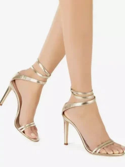 Chaussures de soirée dorées à talons hauts bout ouvert et bride cheville pour bal de promo