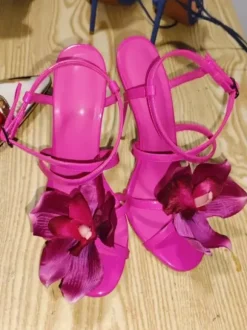 Chaussures de soirée en satin pour femmes bout ouvert détails floraux talons hauts
