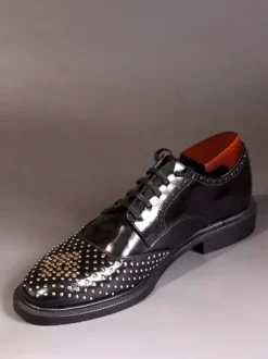 Chaussures habillées pour hommes modernes à bout rond et rivets en cuir de vache