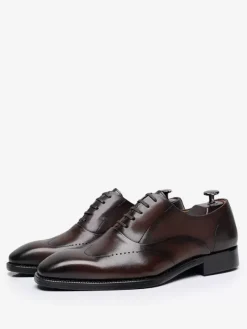 Chaussures habillées pour hommes chaussures de mariage formelles à bout carré en cuir de vachette Brogue Derby