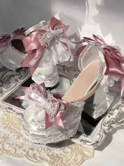 Chaussures Lolita style ROCOCO écrues et blanches blocs de couleurs n艙uds dentelle volants bout rond chaussures Lolita en soie et satin