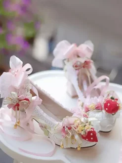 Chaussures Lolita Sweet Strawberry Escarpins Lolita à talons épais avec volants blancs écrus et n艙uds
