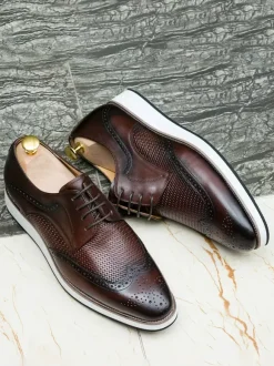 Chaussures Richelieu pour hommes bout rond en cuir véritable à lacets.