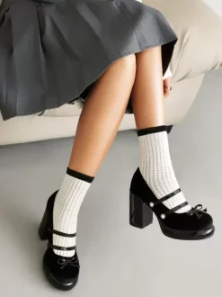 Chaussures Sweet Lolita Escarpins Lolita à talons épais en nubuck avec détails en métal rouge et n艙uds