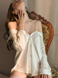Chemise de nuit blanche à bretelles en T dos nu transparente boutonnée en mousseline de soie