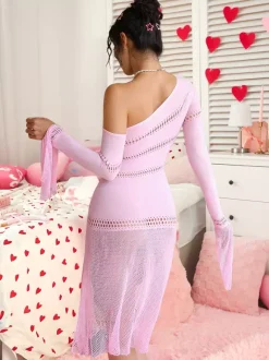 Chemise de nuit rose en résille à épaules dénudées et découpes transparentes pour la Saint-Valentin