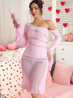 Chemise de nuit rose en résille à épaules dénudées et découpes transparentes pour la Saint-Valentin